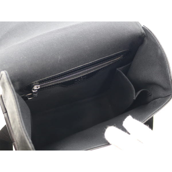 Louis Vuitton Taiga Ardoise Yaranga Shoulder Bag - Picture 4 of 5